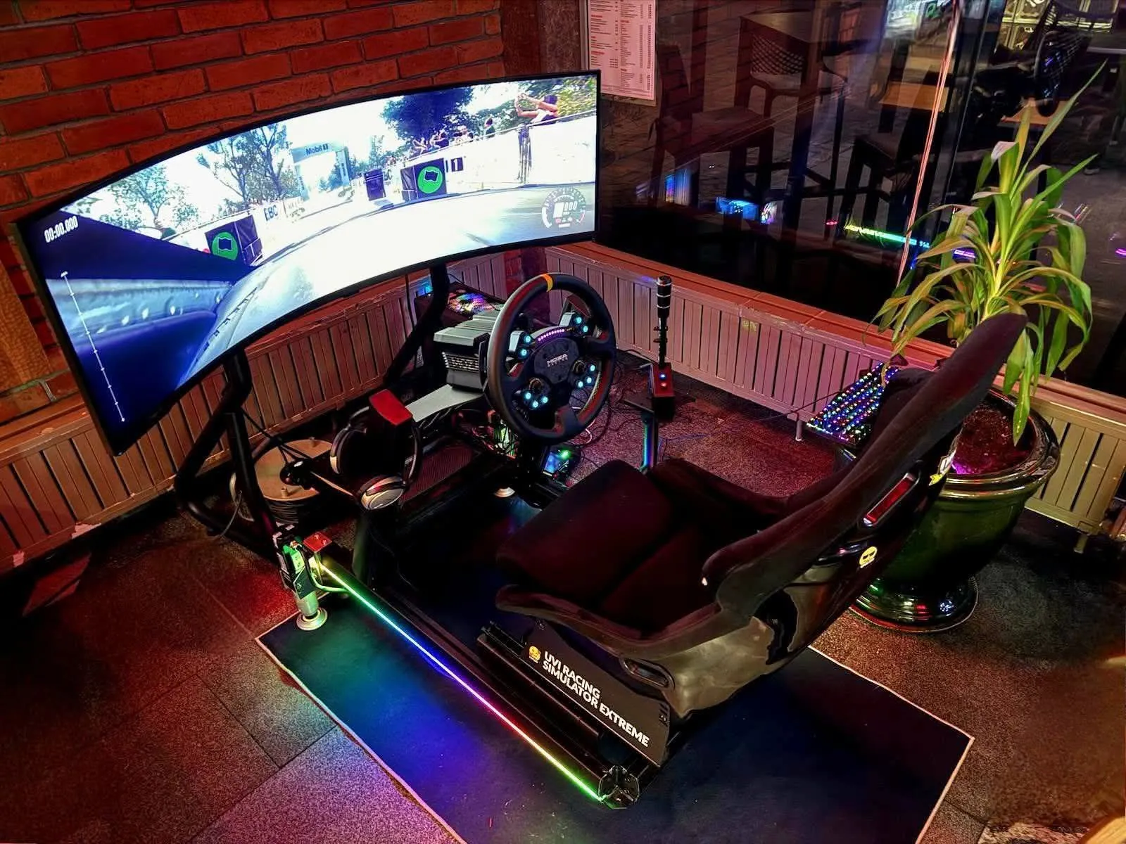 Najam kompleta UVI Racing Simulator EXTREME s opcijom motion simulacije